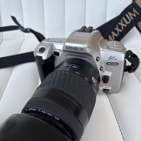 Vintage Minolta QTSI Maxxum 35 mm Film Camera with 70-210 & 35-80 AF Zoom Lens - Picture 8 of 17